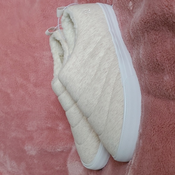 Hurley Women's Arlo Puff Natural Sherpa Shoes - Picture 1 of 9